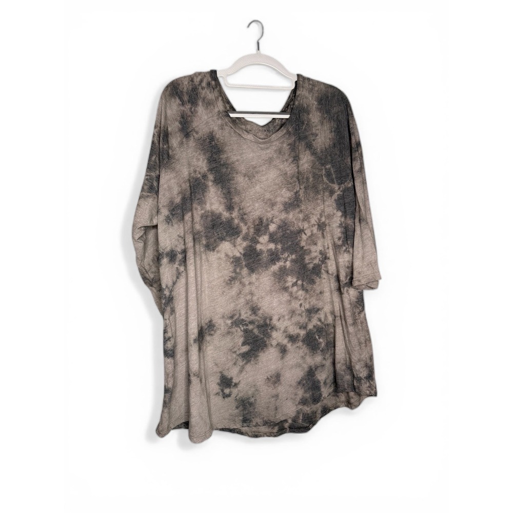 Torrid classic fit tie dye dark 3/4‎ sleeve top